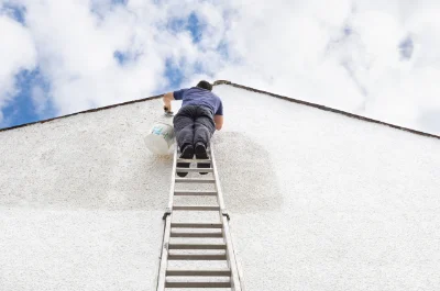 Peinture extérieure à la Veuve — façades et ravalement